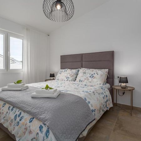 Apartments Zomzi โปเรช ภายนอก รูปภาพ