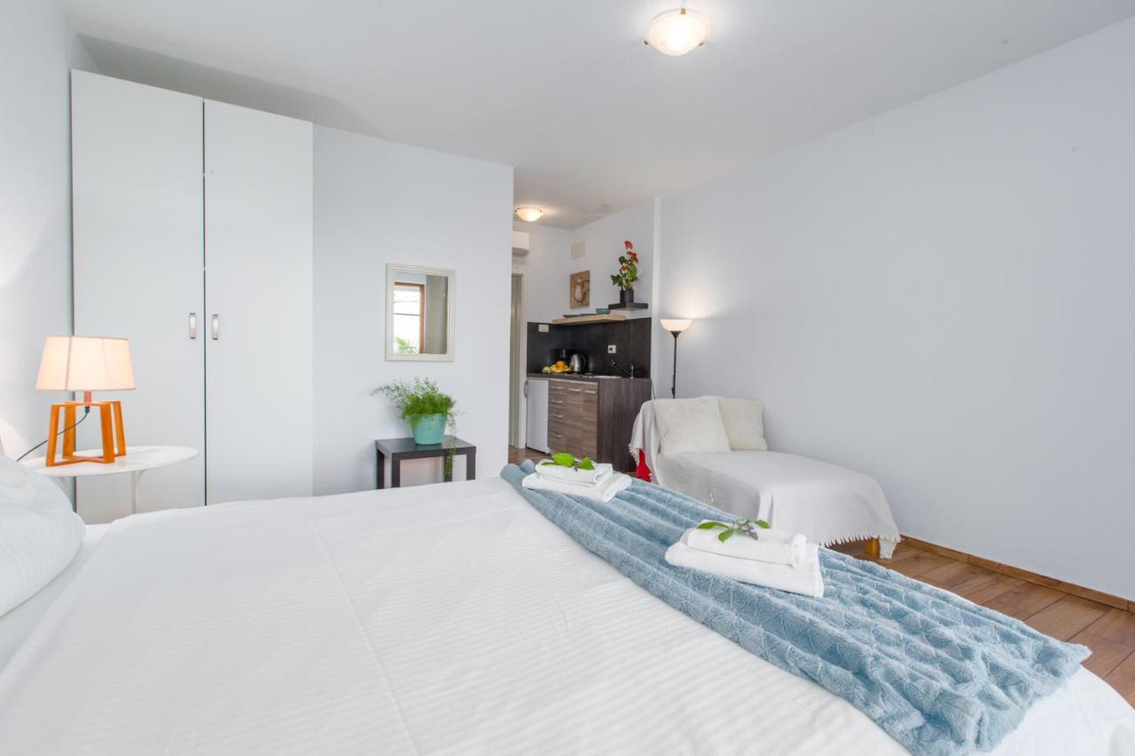 Apartments Zomzi โปเรช ภายนอก รูปภาพ