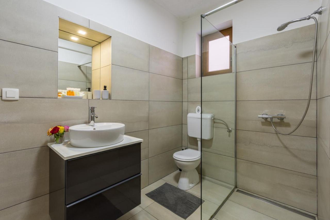 Apartments Zomzi โปเรช ภายนอก รูปภาพ