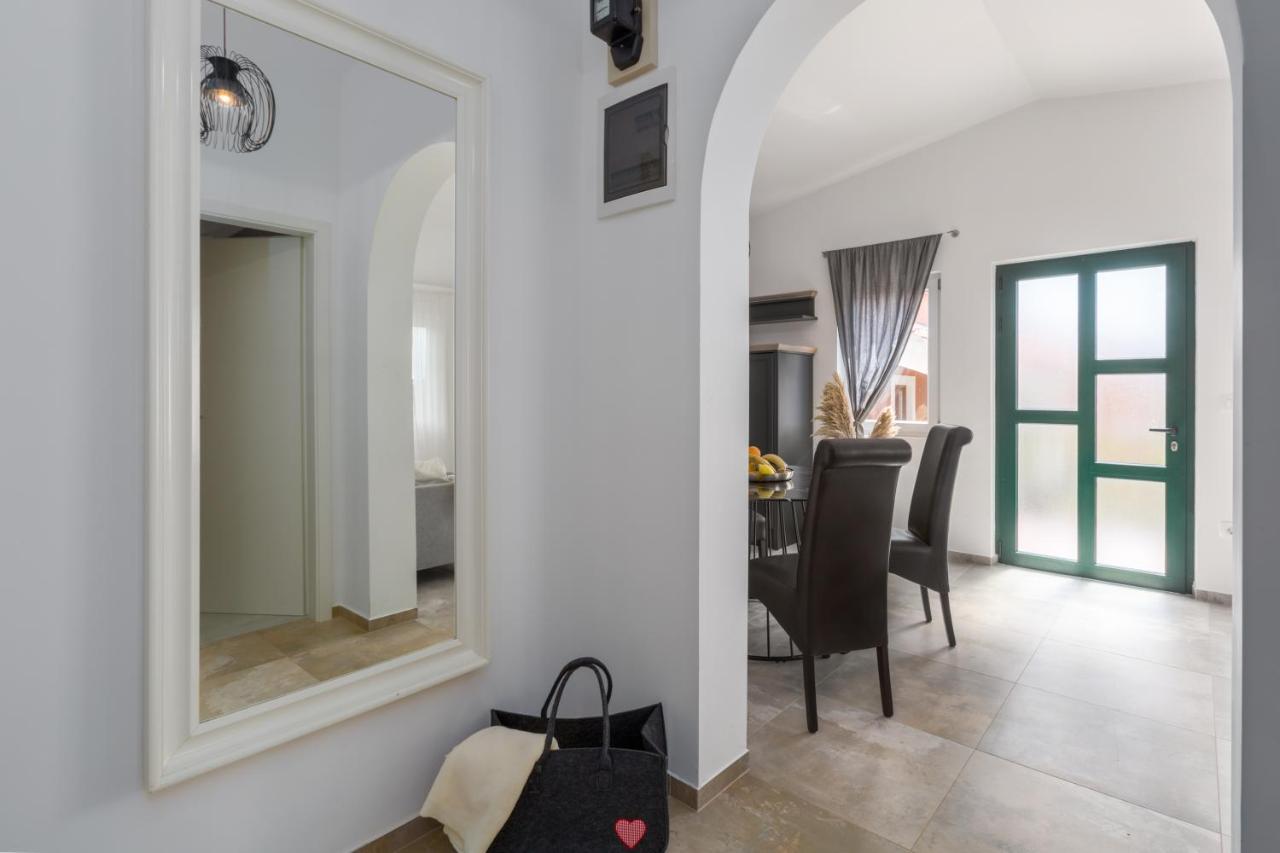 Apartments Zomzi โปเรช ภายนอก รูปภาพ