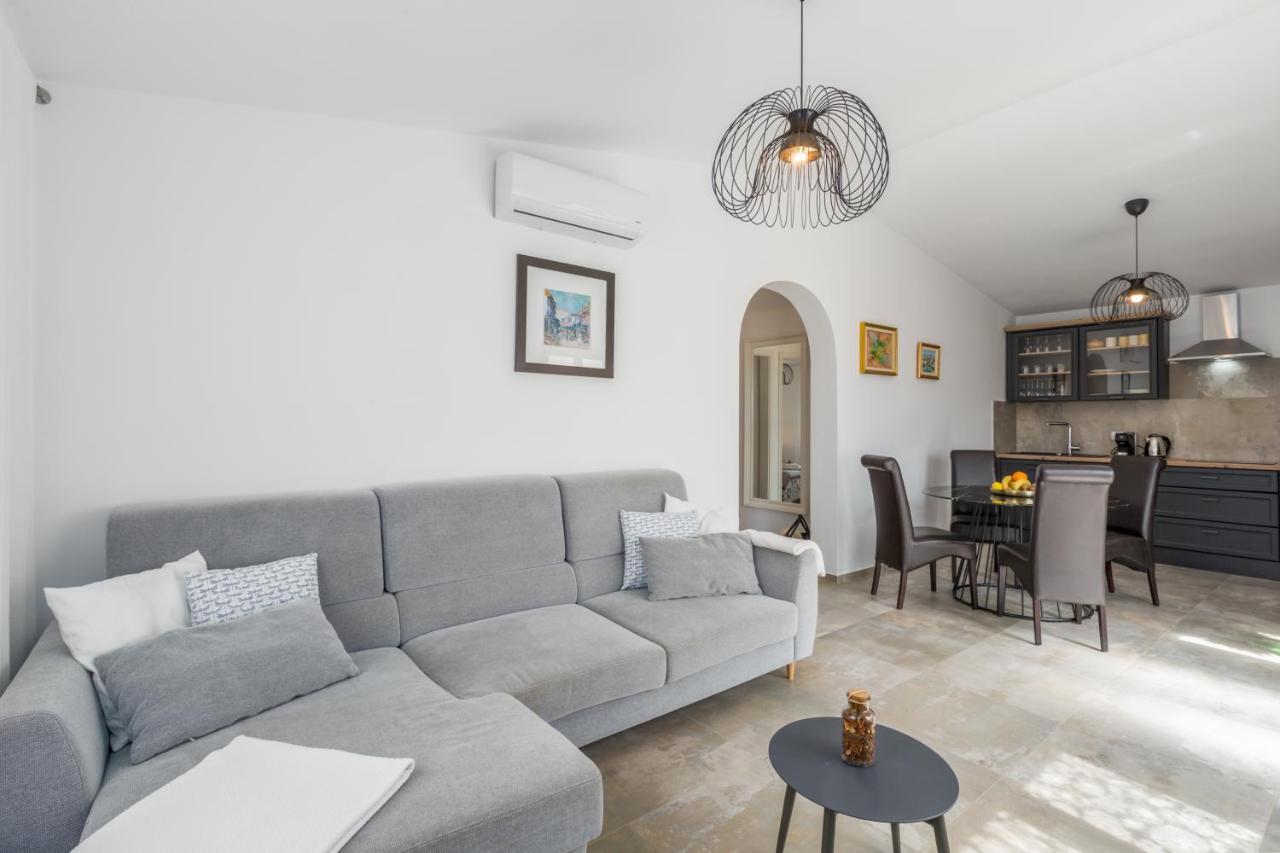 Apartments Zomzi โปเรช ภายนอก รูปภาพ