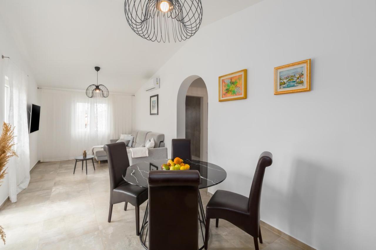 Apartments Zomzi โปเรช ภายนอก รูปภาพ