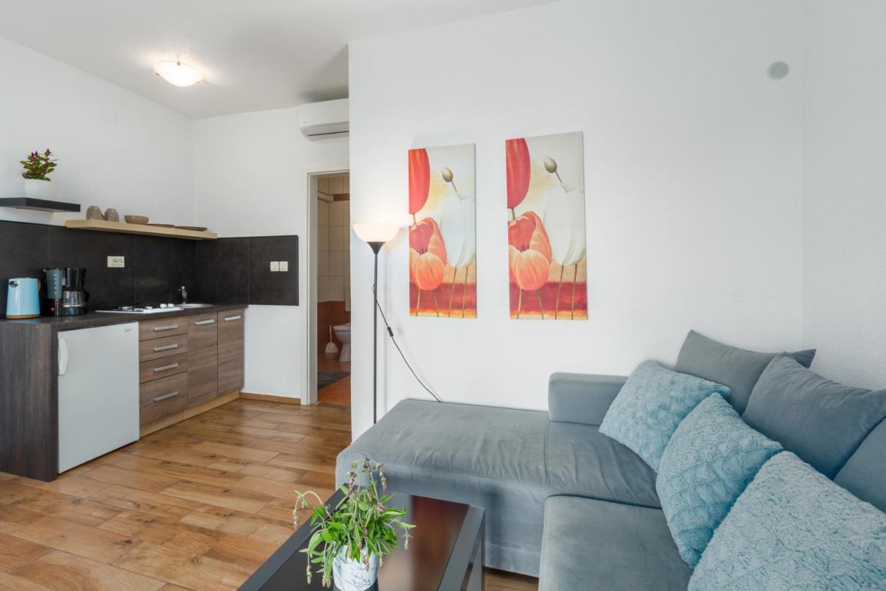 Apartments Zomzi โปเรช ภายนอก รูปภาพ
