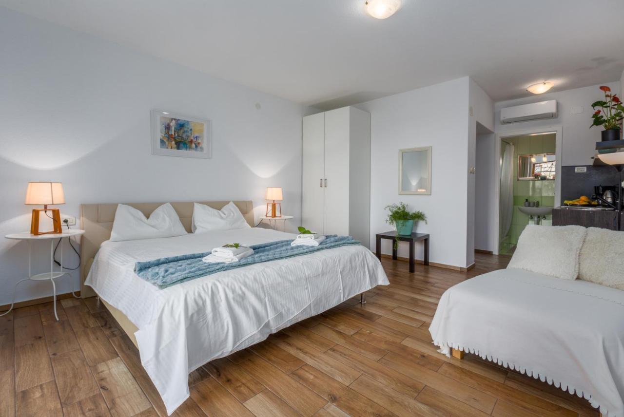 Apartments Zomzi โปเรช ภายนอก รูปภาพ
