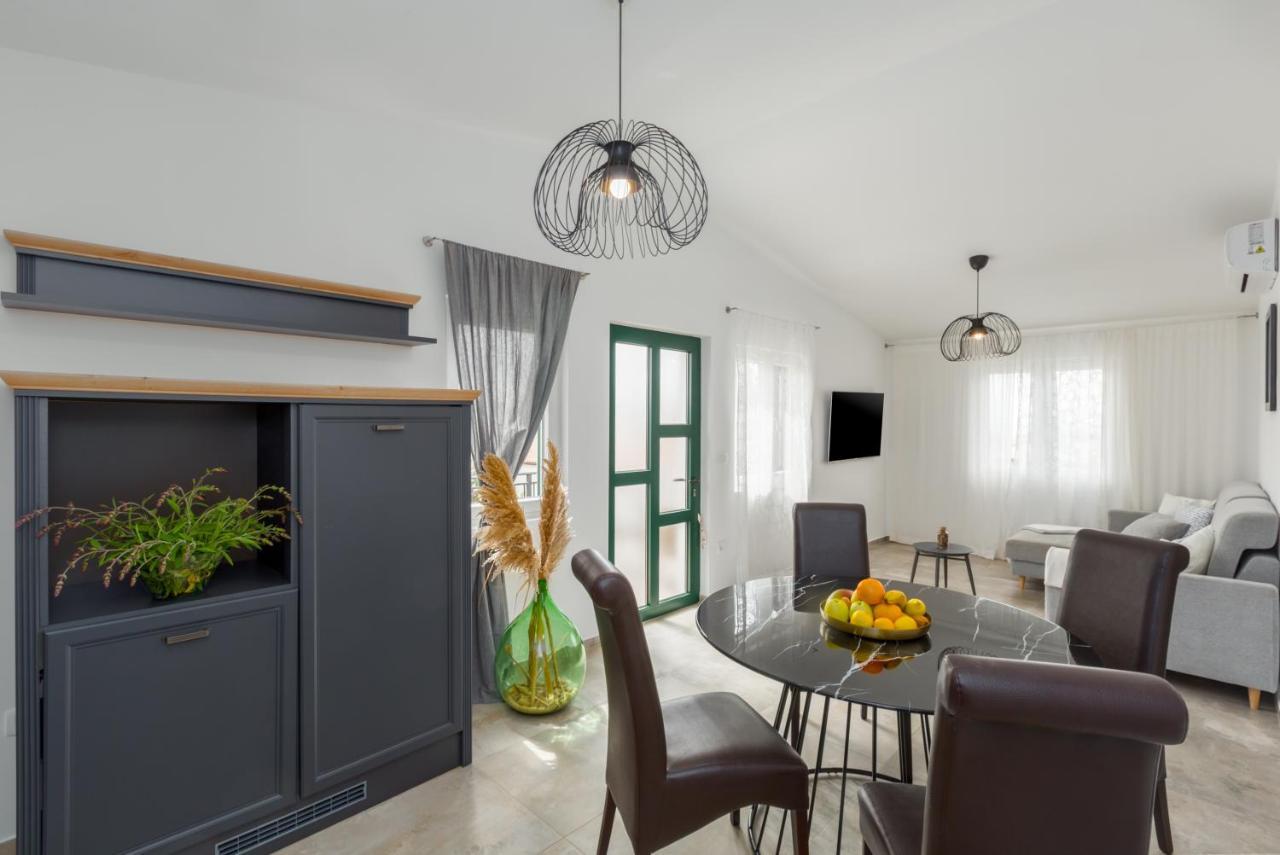 Apartments Zomzi โปเรช ภายนอก รูปภาพ