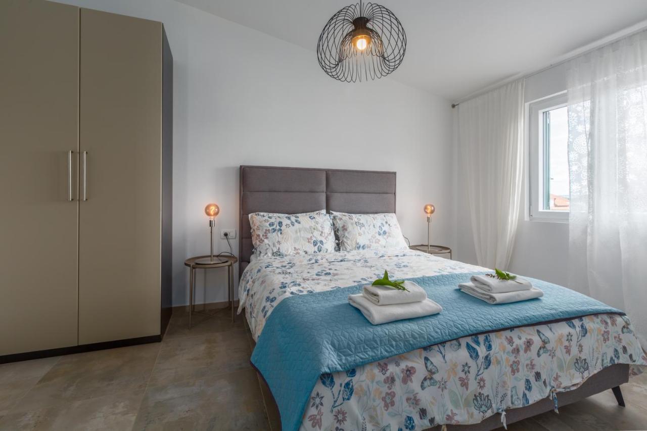 Apartments Zomzi โปเรช ภายนอก รูปภาพ
