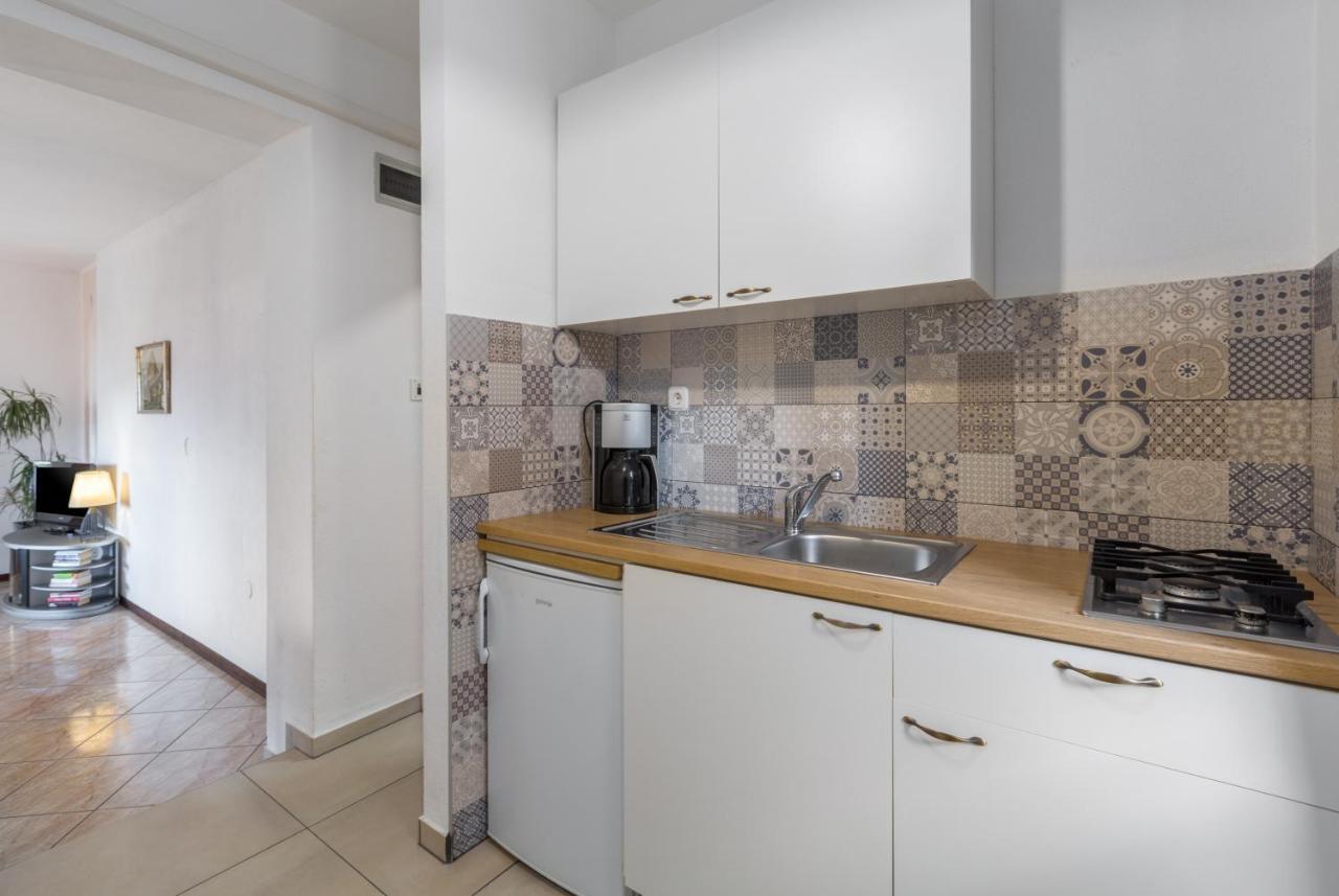 Apartments Zomzi โปเรช ภายนอก รูปภาพ